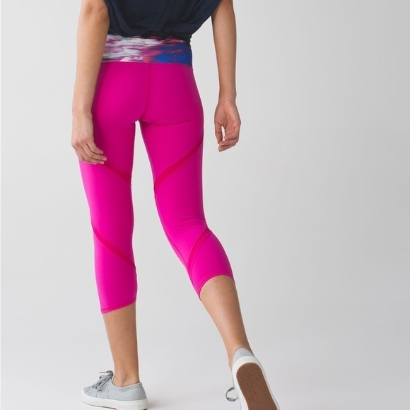 Lululemon Hi Rise Wunder Under Crop Barbie Pink Jewelled Magenta Pigment Wind 4 - Picture 10 of 10